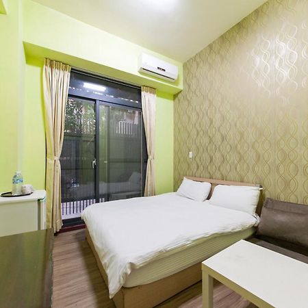 Fengjia Qing Su Homestay Taichung Esterno foto