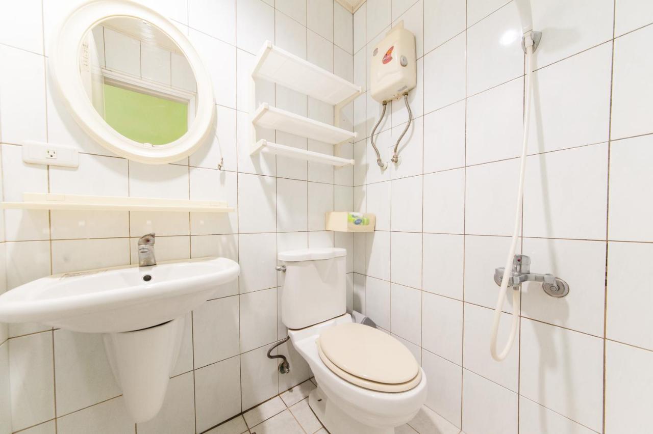 Fengjia Qing Su Homestay Taichung Esterno foto